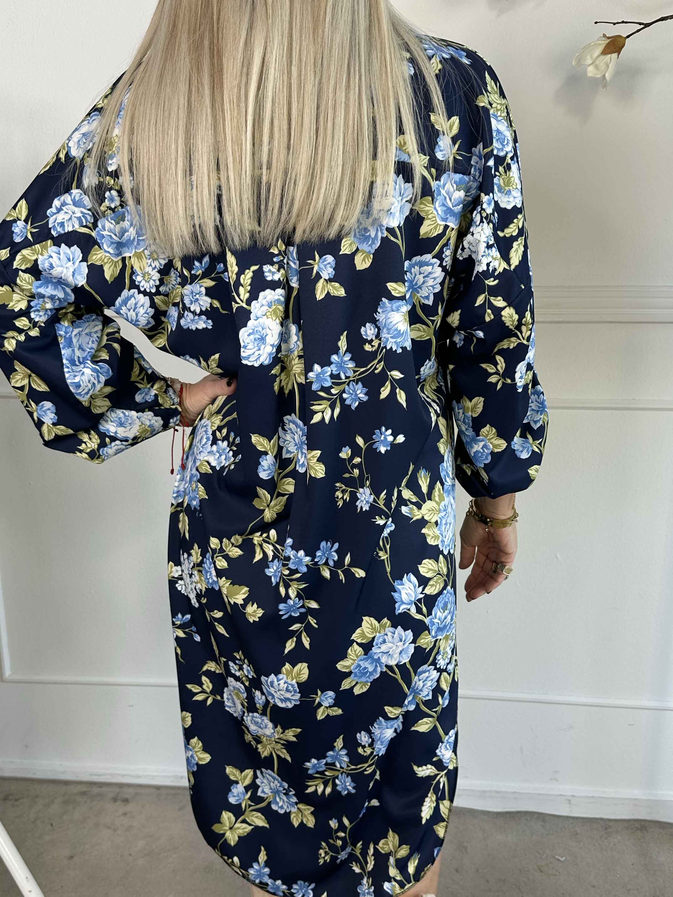 Jessica - Skjortklänning i viskosblandning med spetsrosor